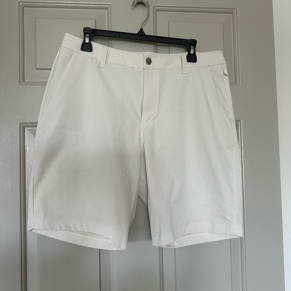 Lululemon Athletica Men's Cream Flat Front Shorts